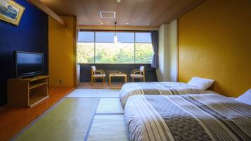 Standard Twin Room, Mountain View, Non Smoking | In-room safe, free WiFi, bed sheets