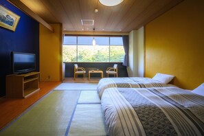 Chambre Standard avec lits jumeaux, non-fumeur, vue sur la montagne | Coffre-fort, accès au Wi-Fi (inclus), literie fournie