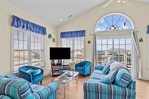 Living area - Jolly Sixpence -- Ocean Views, Steps to Community Pool & Short Stroll to Beach (Emerald Isle)