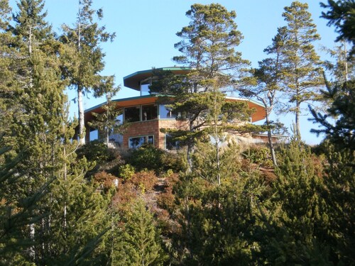 Hilltop ocean view round house