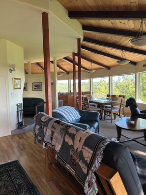 Téléviseur, foyer, lecteur de DVD