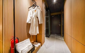 Deluxe Double - OTT services free viewing, Latex motion bed, Bathtub, Safe, Free parking | 1 bedroom, premium bedding, down comforters, memory foam beds