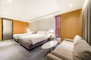 Family Twin - OTT services free viewing, Latex motion bed, Bathtub, Safe, Free parking | Ropa de cama de alta calidad y edredones de plumas