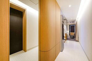 Suite Queen Triple Terrace -OTT services free viewing, Latex motion bed, Bathtub, Safe, Free parking | Hochwertige Bettwaren, Daunenbettdecken