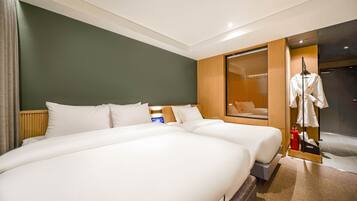 Deluxe Twin - OTT services free viewing, Latex motion bed, Bathtub, Safe, Free parking | Ylelliset vuodevaatteet, untuvapeitot, memory foam -patjalliset sängyt