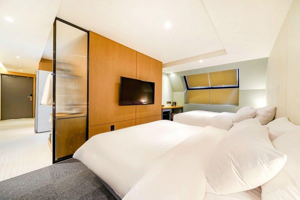 Suite Queen Triple Terrace -OTT services free viewing, Latex motion bed, Bathtub, Safe, Free parking | Hochwertige Bettwaren, Daunenbettdecken