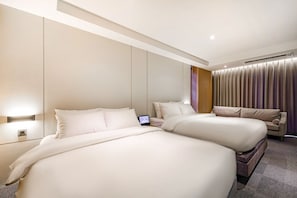 Family Twin - OTT services free viewing, Latex motion bed, Bathtub, Safe, Free parking | Ropa de cama de alta calidad y edredones de plumas