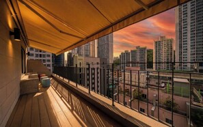 Suite karaoke Twin Terrace -OTT services free viewing, Latex motion bed, Bathtub, Safe, Free parking | Terrace/patio - Haeundae Thevan Hotel (Busan)