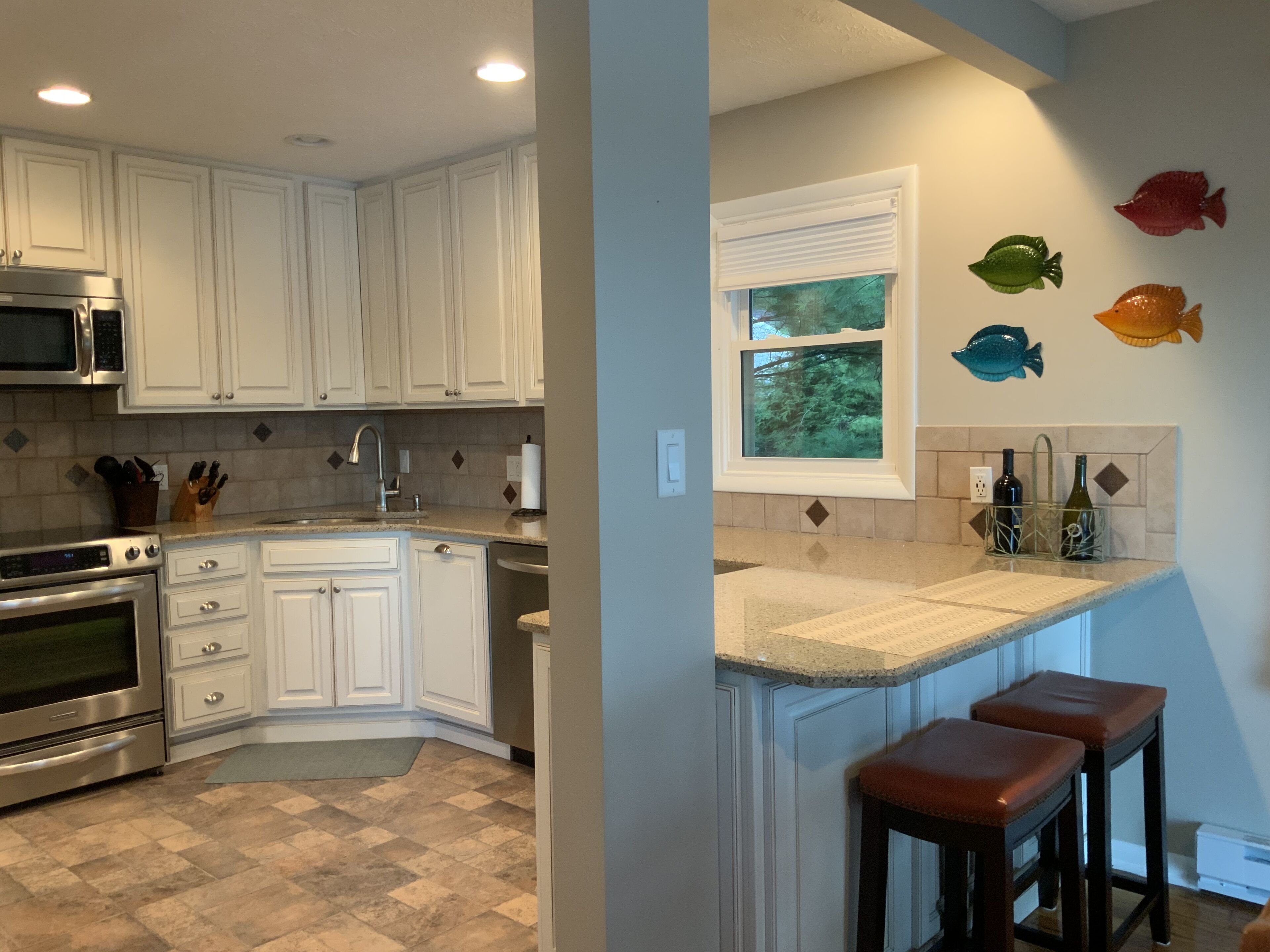 Kjøleskap, mikrobølgeovn, ovn og kokeplater