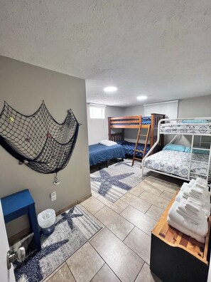 4 slaapkamers, een bureau, gratis wifi, beddengoed