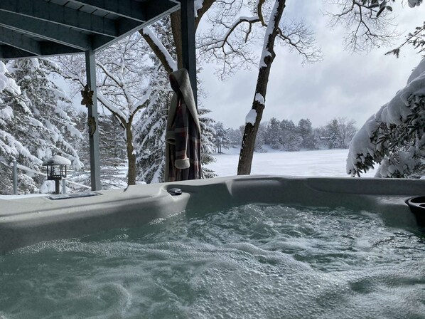 Outdoor spa tub