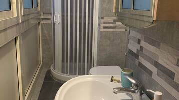 Badkar/dusch, hårtork, bidé och handdukar