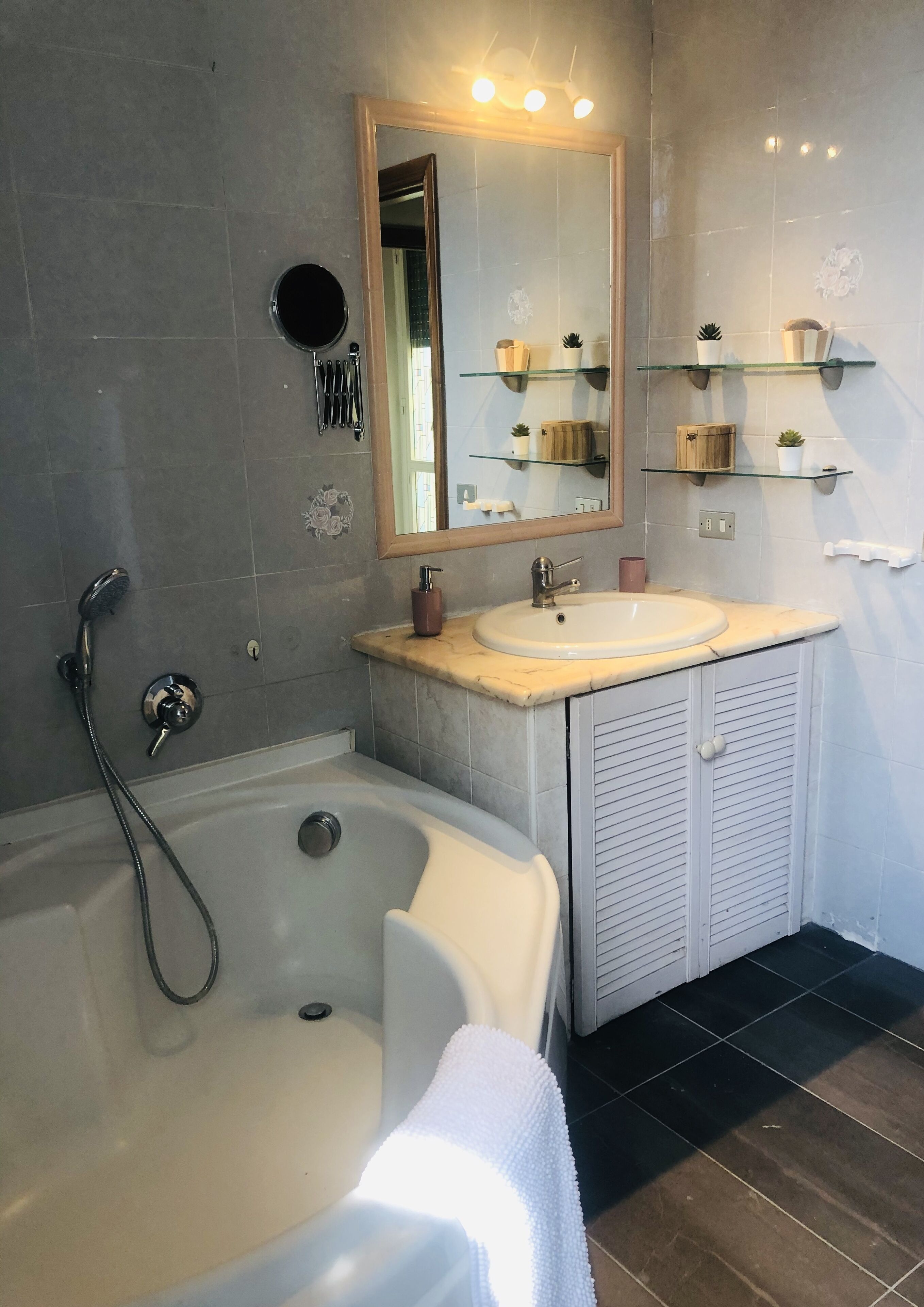 Combinazione doccia/vasca, asciugacapelli, bidet, asciugamani