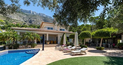 Comfortable holiday home with private pool in Altea, on the Costa Blanca, Spain for 8 persons