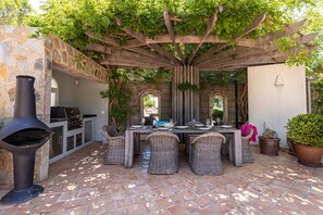 Outdoor dining - Comfortable holiday home  with private pool in Altea, on the Costa Blanca, Spain for 8 persons (Altea)