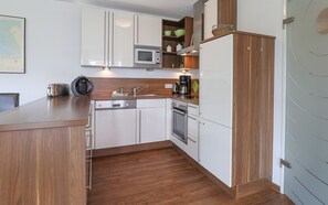 Køleskab, mikrobølgeovn, ovn, opvaskemaskine