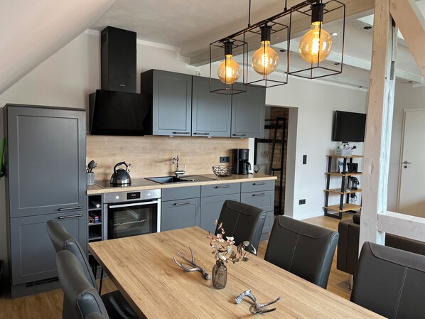 Kühlschrank, Ofen, Herdplatte, Geschirrspüler