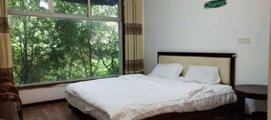 Desk, blackout drapes, free WiFi, bed sheets - Jingheyuan Mianzhu (Deyang)