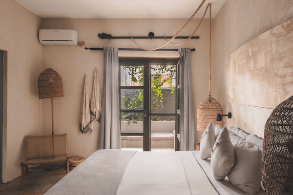 Exclusive Garden Suite | Memory-foam beds, in-room safe, desk, laptop workspace