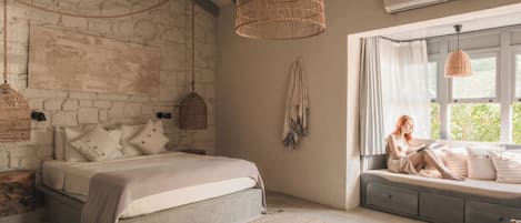 Corner Suite Room | Memory foam beds, in-room safe, desk, laptop workspace