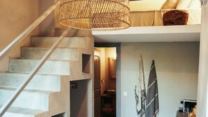 Loft Suite Room | 记忆海绵床垫、客房内保险箱、办公桌、笔记本电脑工作区