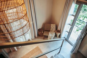 Habitació amb dos llits individuals estàndard | Matalassos d'escuma viscoelàstica i caixa forta a l'habitació 