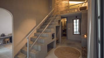 Loft Suite Room | Betten mit Memory-Foam-Matratzen, Zimmersafe, Schreibtisch