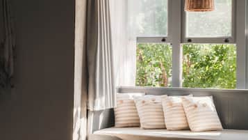 Corner Suite Room | Betten mit Memory-Foam-Matratzen, Zimmersafe, Schreibtisch