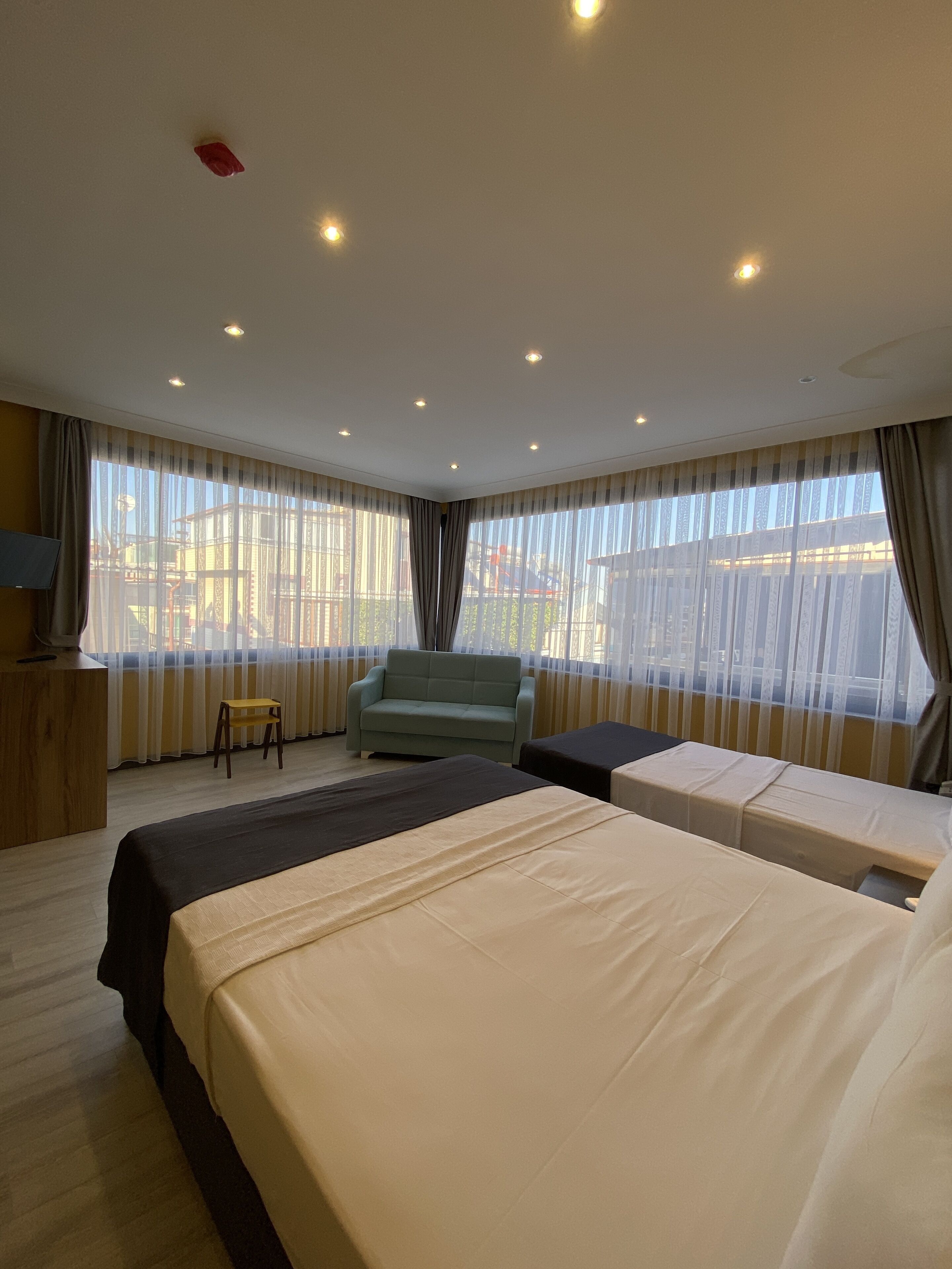 classic triple room, city view | free wifi, bed sheets