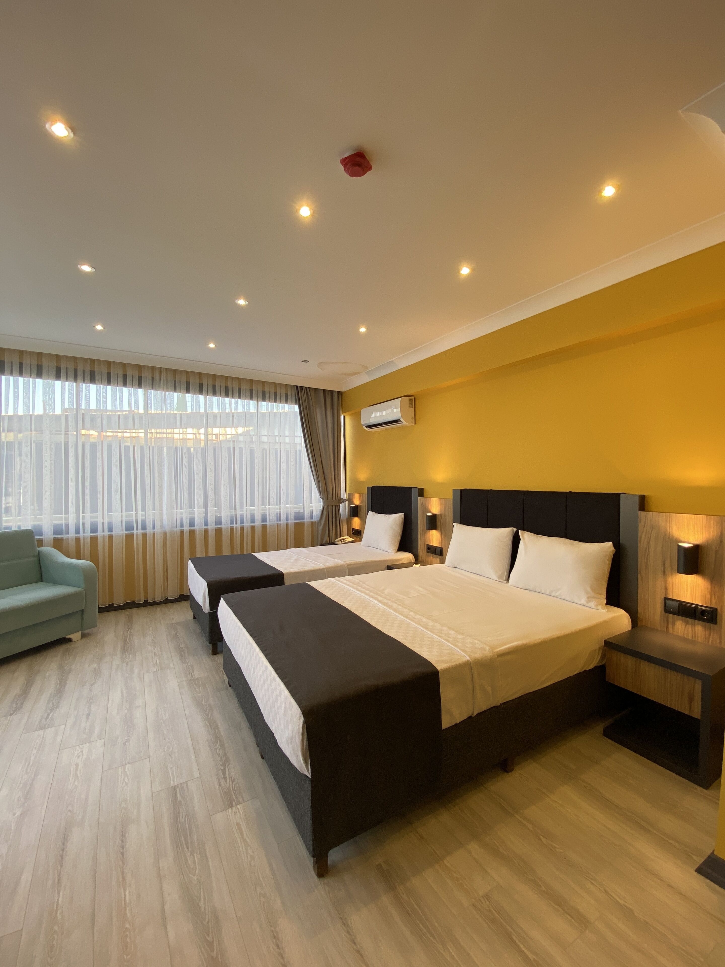 classic triple room, city view | free wifi, bed sheets