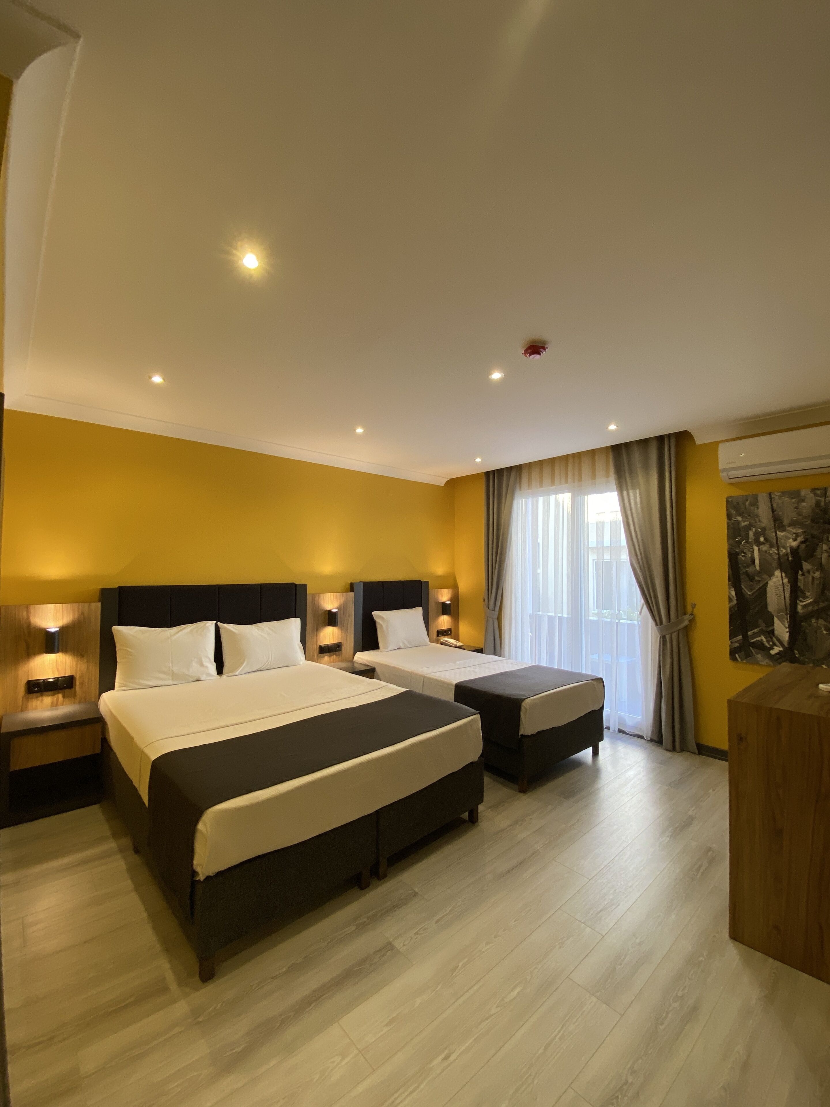 classic triple room, city view | free wifi, bed sheets