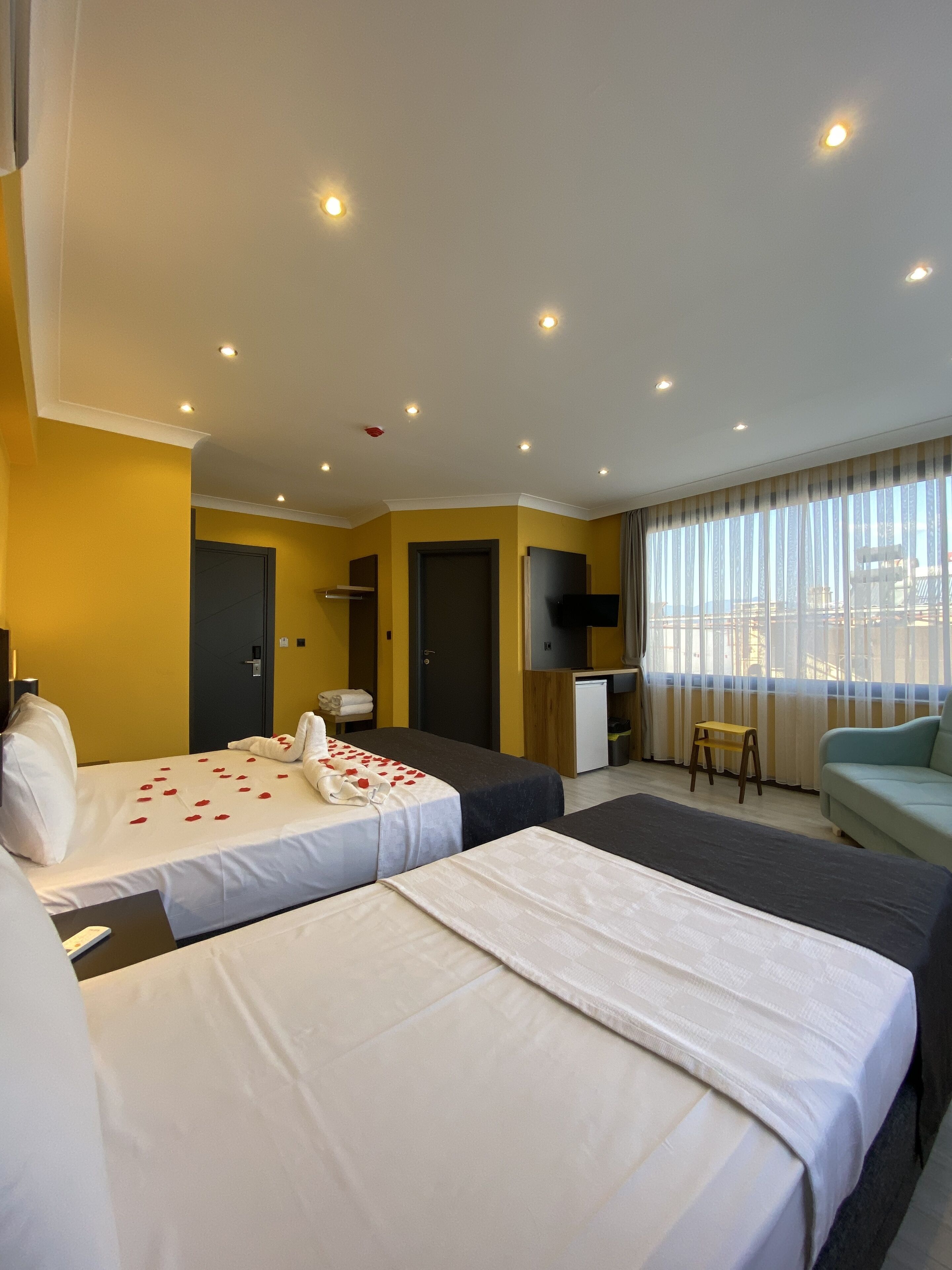 classic triple room, city view | free wifi, bed sheets