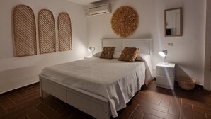3 bedrooms, iron/ironing board, WiFi (free), bed sheets