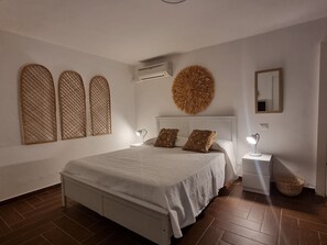 3 bedrooms, iron/ironing board, free WiFi, bed sheets - IL QUADRIFOGLIO Villa with pool in Formia - Lazio (Formia)