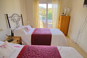 2 chambres, fer et planche à repasser, Wi-Fi, draps fournis