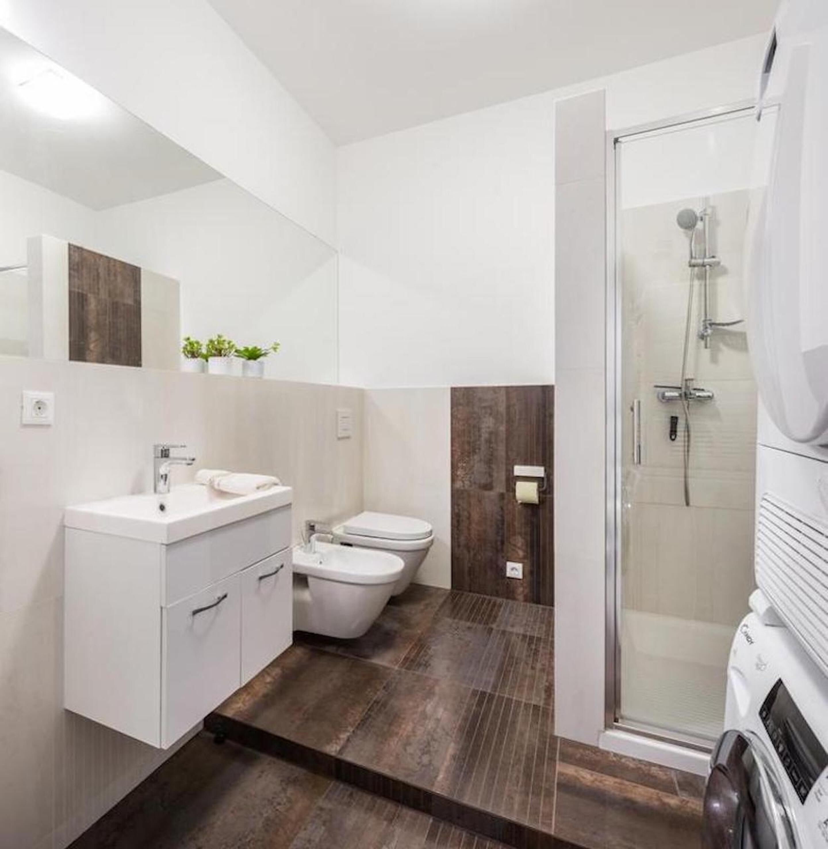 Signature Apartment | Bathroom