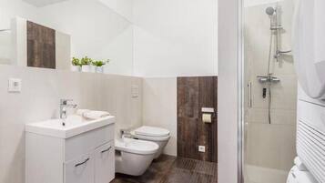 Signature Apartment | Bathroom