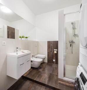 Signature Apartment | Bathroom | Towels - Codelli Deluxe Unique Fresko Apartments (Ljubljana)