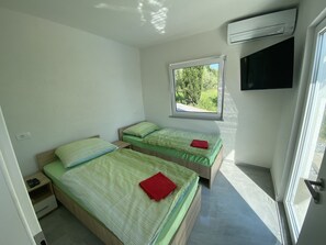 4 bedrooms, individually decorated, individually furnished, desk - Villa Olive Oasis (Piran)