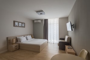 Estudio estándar, vista al mar | Cortinas blackout, wifi gratis y ropa de cama