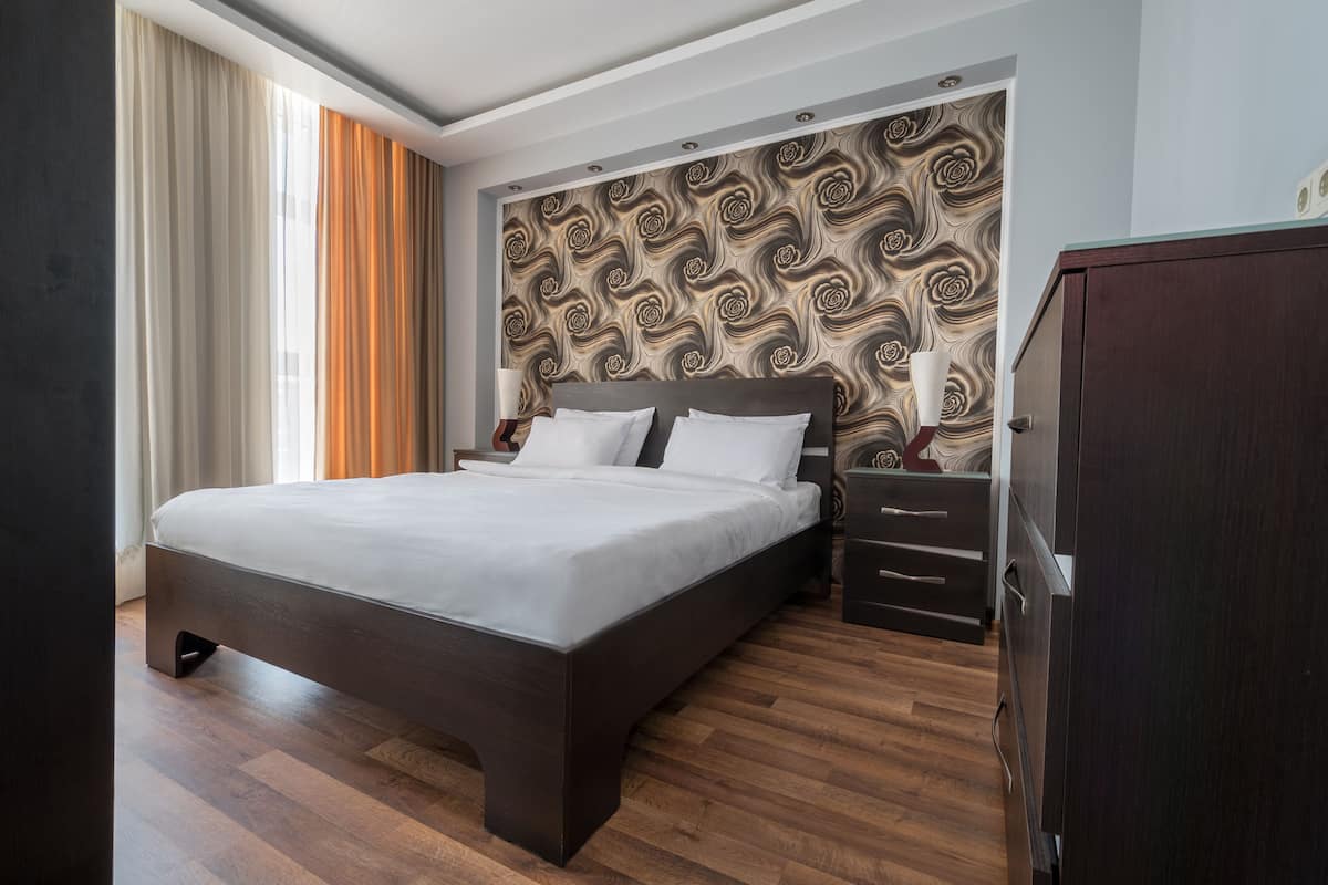 Blackout curtains, free WiFi, bed sheets