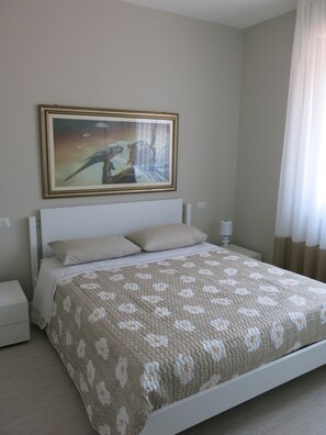 1 bedroom, travel cot, free WiFi, bed sheets - RESIDENCE OF THE PINES (Desenzano del Garda)