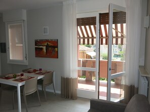 Dining - RESIDENCE OF THE PINES (Desenzano del Garda)