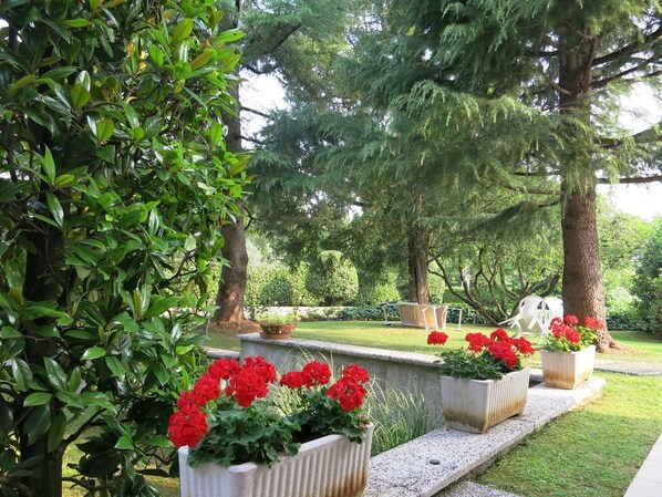 Property grounds - RESIDENCE OF THE PINES (Desenzano del Garda)