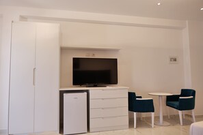 Comfort Suite, Non Smoking, Mountain View | Room amenity - Lumi Hotel (Sarandë)