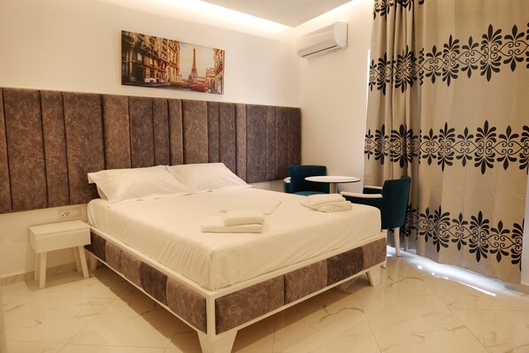 Comfort Suite, Non Smoking, Mountain View | Room amenity