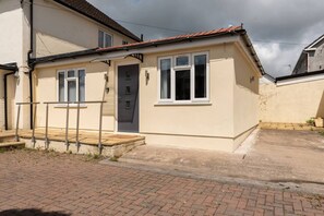 Apartment | Exterior - Private Self-contained Annex With Wifi & Parking (Cardiff)