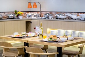 Petit déjeuner buffet servi tous les jours en supplément