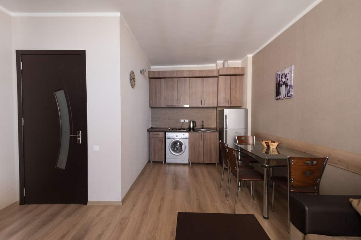Refrigerador, placa de cocina, tetera/pava eléctrica