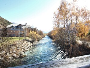 Pool - Cozy 2-Bedroom Apartment, Prime Location, Near Ski Lifts & Lake - Sleeps 6 (La Salle-les-Alpes)